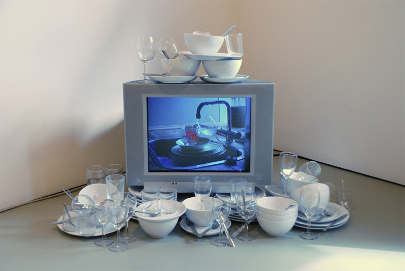 Fountain, 2003, Video, color, sound, 12 plates, 12 bowls, 12 glasses