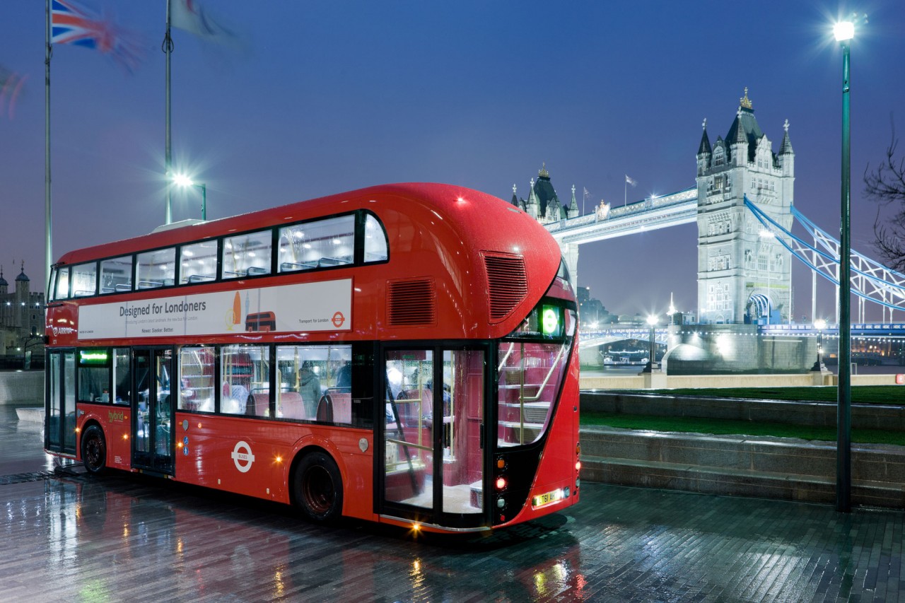 Красный автобус маршрутка. Дабл Деккер автобус Лондон. Великобритания Дабл Декер. Даблдекер в Лондоне. Дабл Деккер автобус символ Лондона.