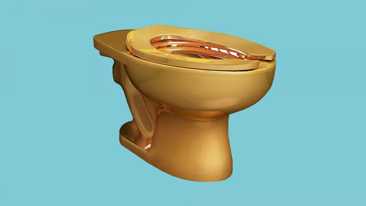 Cattelan-Gold-Toilet