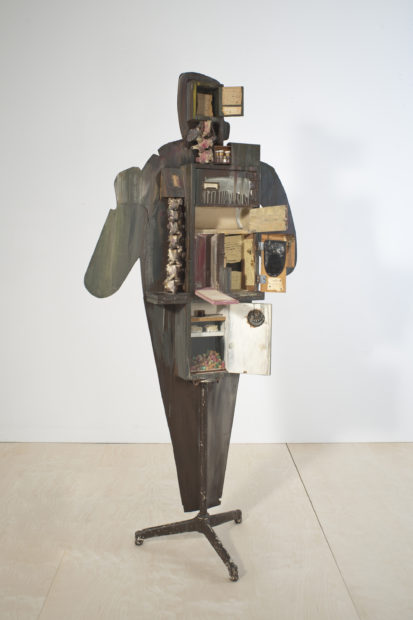 Edward Kienholz, Walter Hopps Hopps Hopps, 1959. Oil paint and resin on hardboard and wood with metal, plastic, animal vertebrae, candy, plaster, leather, pills, glass, printed paper, graphite, colored pencil and ink on paper, mat board, and adhesive tape, 87 × 42 × 21 in. 