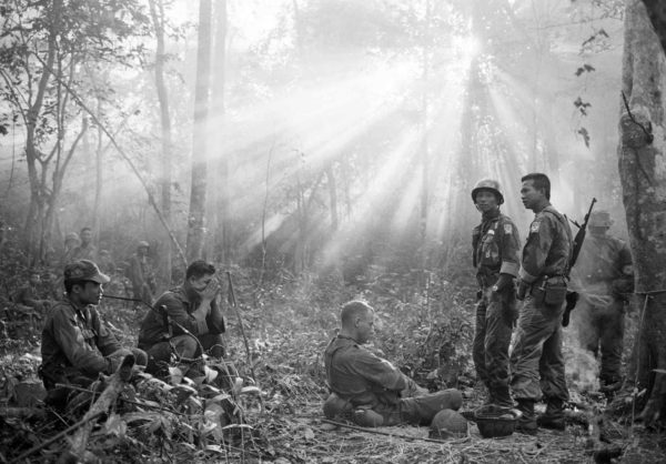 Horst Faas, South Vietnamese troops and US advisors, January 1965