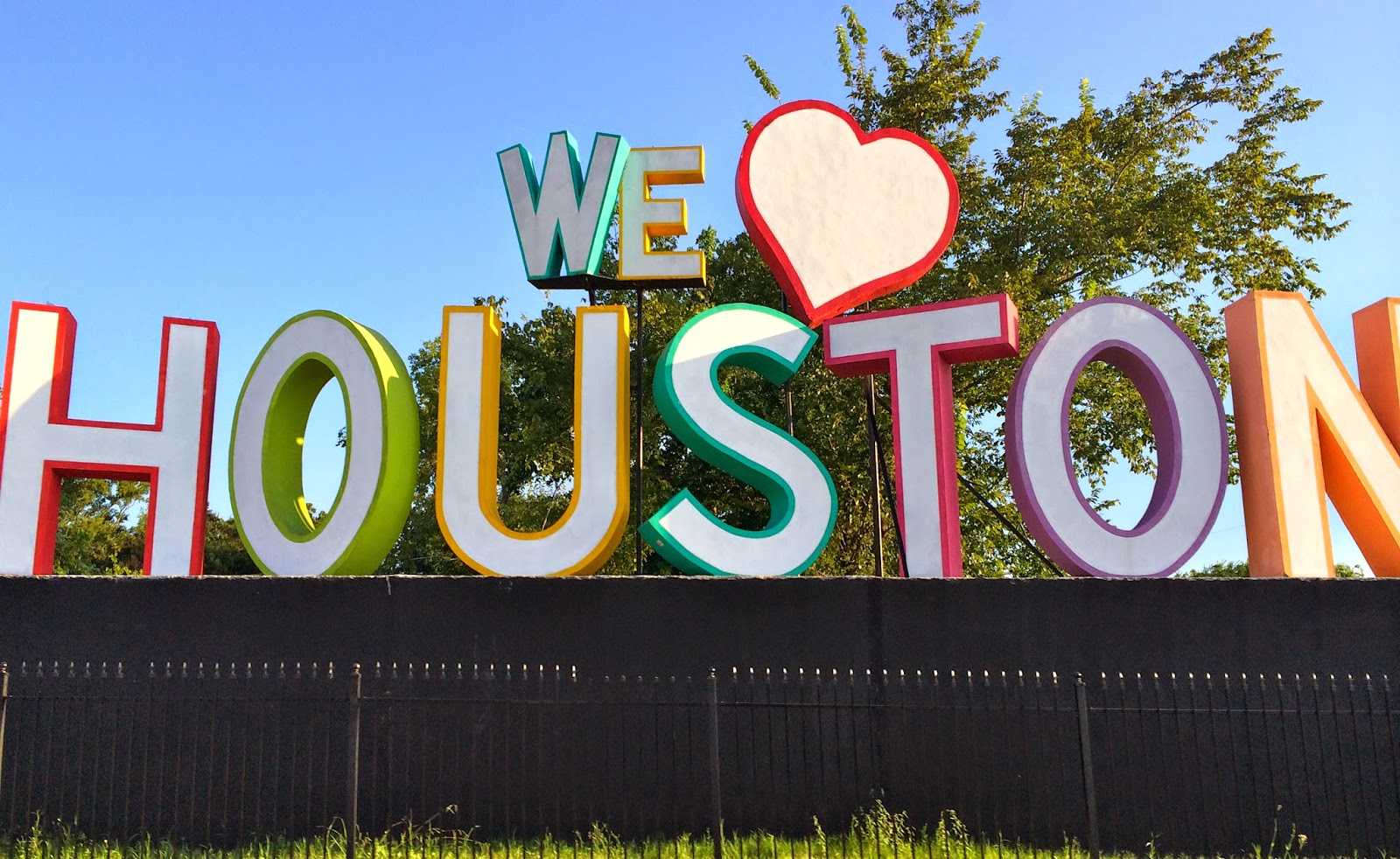 David Adickes' "We Heart Houston" Sign is on the Move | Glasstire