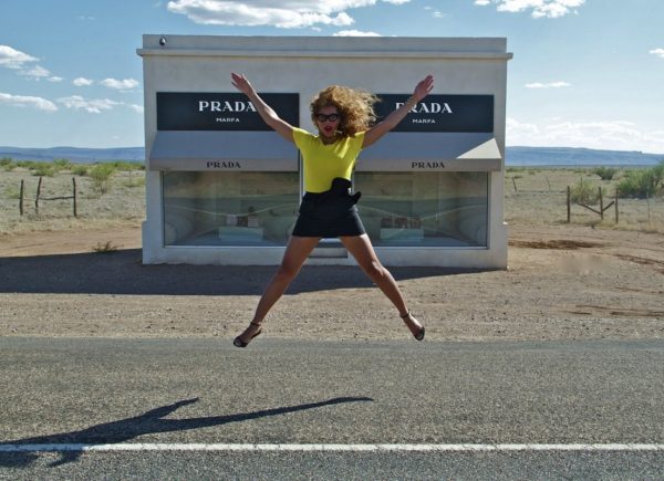 Beyonce in Marfa Texas in front of Prada Marfa