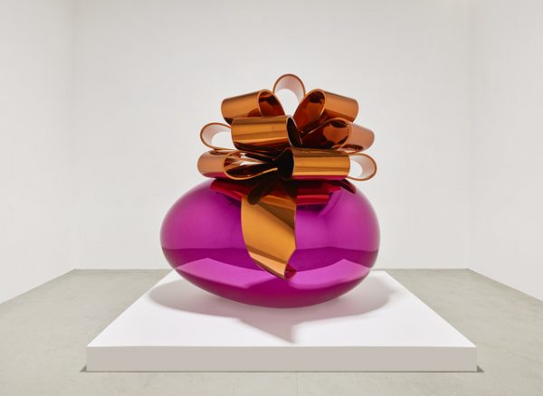 Jeff Koons bow art sculpture