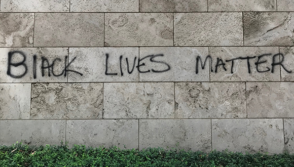 A-marble-wall-of-the-Nasher-Museum-with-the-phrase-Black-Lives-Matter-Jume-1-2020