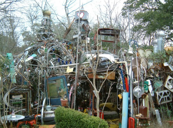 Vince-Hanneman,-The-Cathedral-of-Junk,-Photo-credit--Kelly-Ludwig,-via-Spaces-Archives-online.