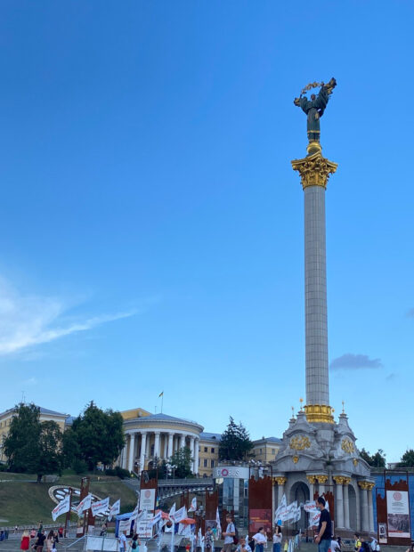 Photo of the monument at Independence Square in Kiev