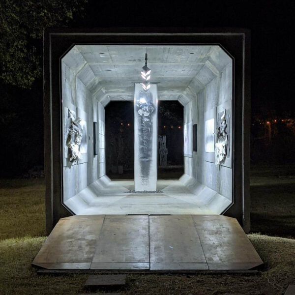 Photo of an installation in a concrete cube