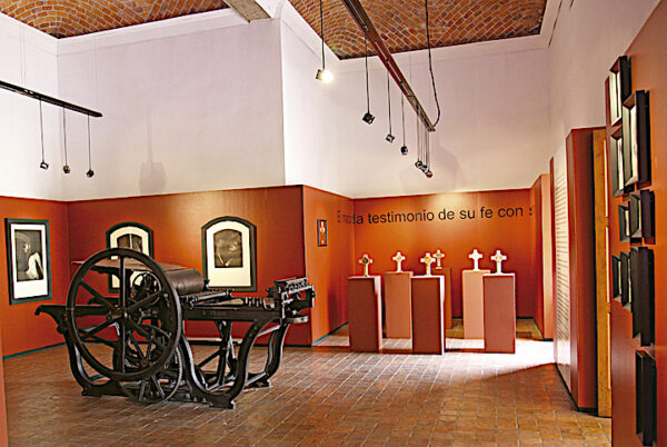 Photograph of the printing press used to make some of José Guadalupe Posada’s prints.