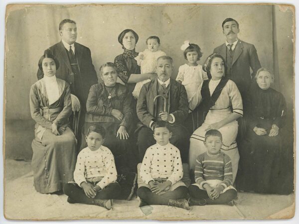 Antique photo of the artists family