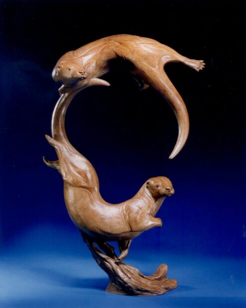 A sculpture by Kent Ullberg of two sea otters.