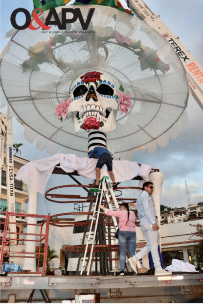 Photo of a large catrina being assembled