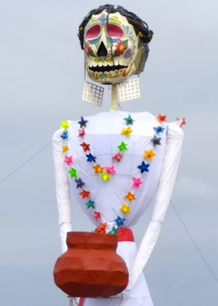 Photo of the torso of a large catrina