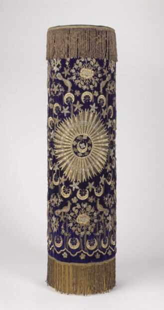 A photograph of a 19th century velvet and gilt-metal thread torah mantle.