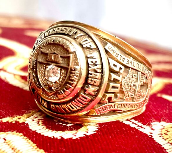 Photo of a UTSA Graduation ring