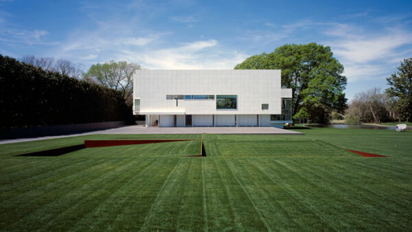 A photograph of the exterior of The Rachofsky House.
