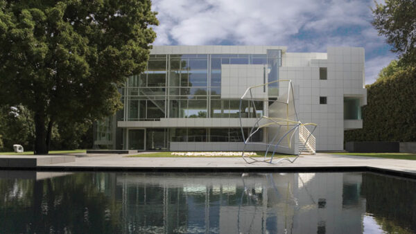A photograph of the back of The Rachofsky House.