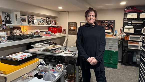 feature_Loli-Kantor A photograph of artist Loli Kantor in her photography studio.